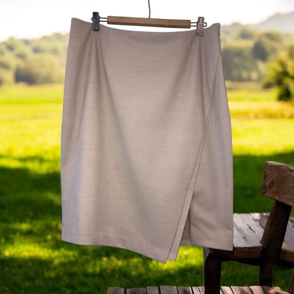 White House Black Market Dresses & Skirts - WHBM Pencil skirt size 14